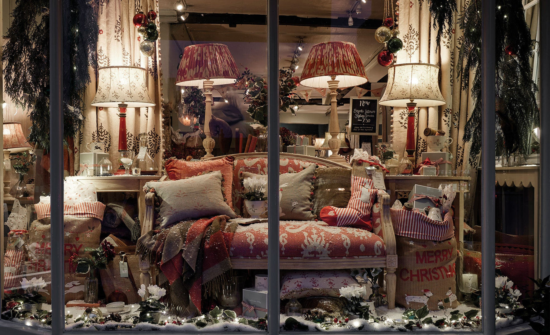 Late Night Christmas Shopping in Alresford