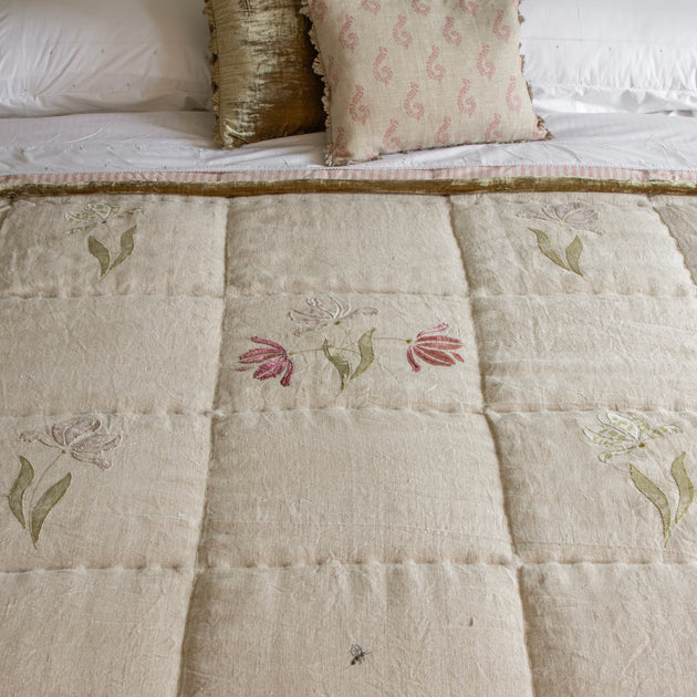 Parrot Tulip Rustic Linen Quilt