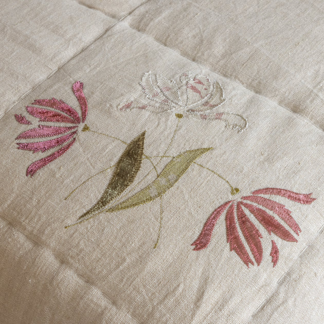 Parrot Tulip Rustic Linen Quilt