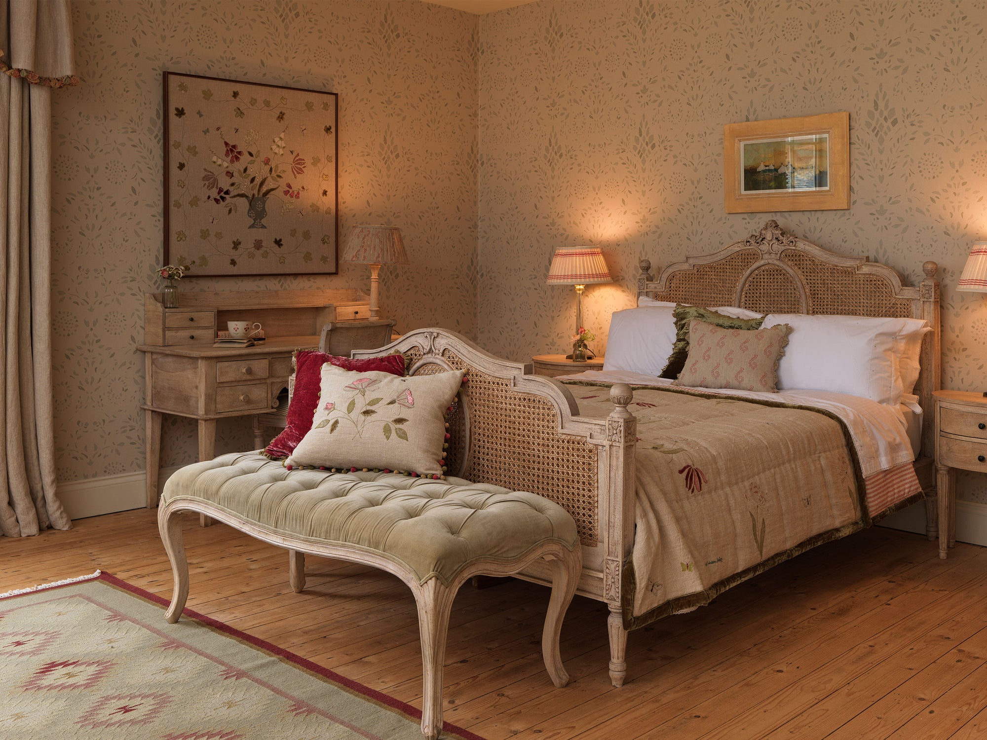 Beds & Bedside Tables