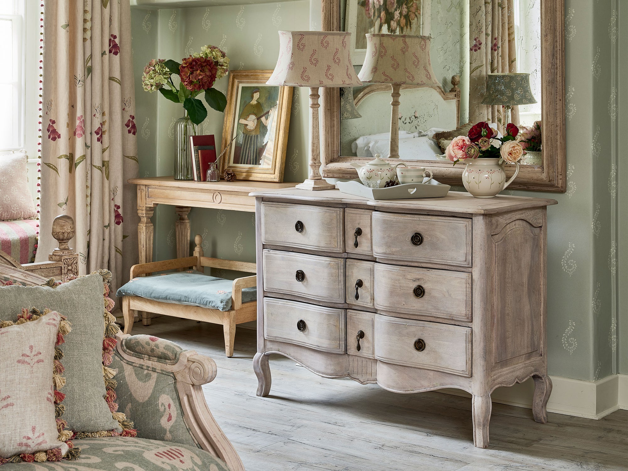 Desks & Chests of Drawers