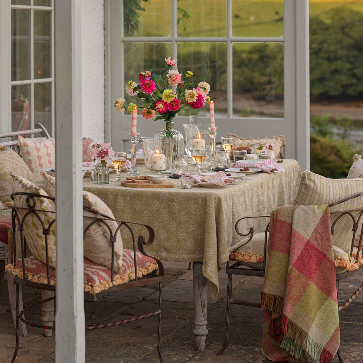 Conservatory table in the Megha cloth with a checked napkin and flowers