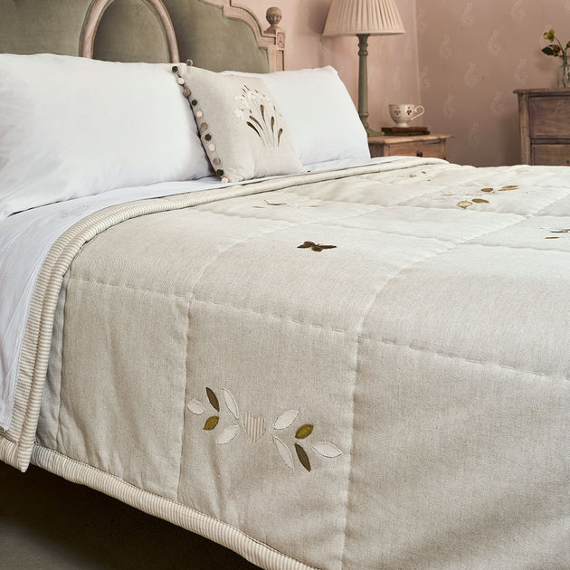 Grey Rose Cotton Quilt - Super King