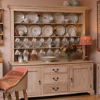 overlay=With Central Drawers