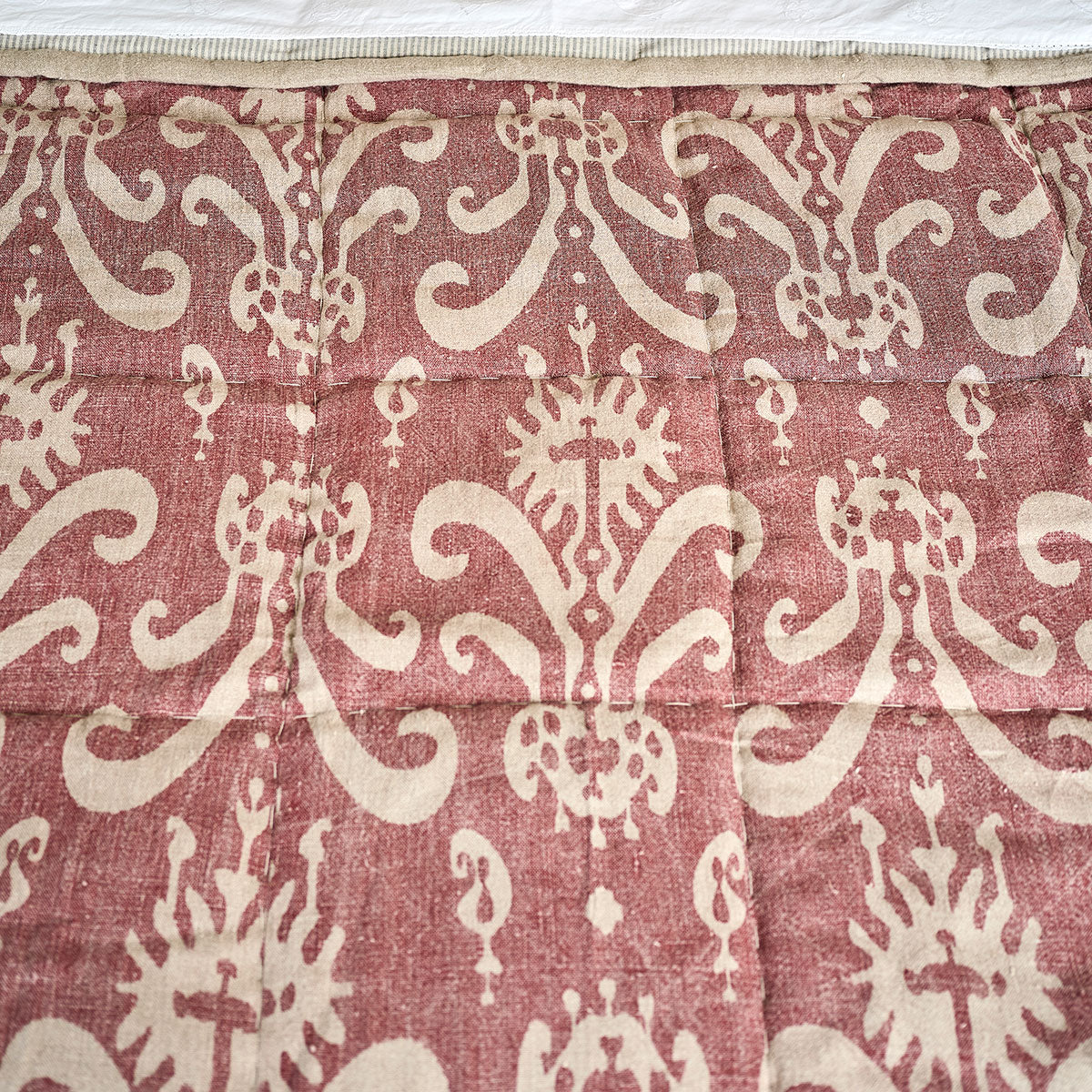 Damson Sacha Rustic Linen Quilt