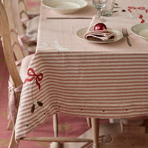 Red Stripe Ribbon & Mistletoe Tablecloth - Large