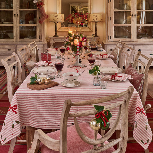 Red Stripe Ribbon & Mistletoe Tablecloth - Medium