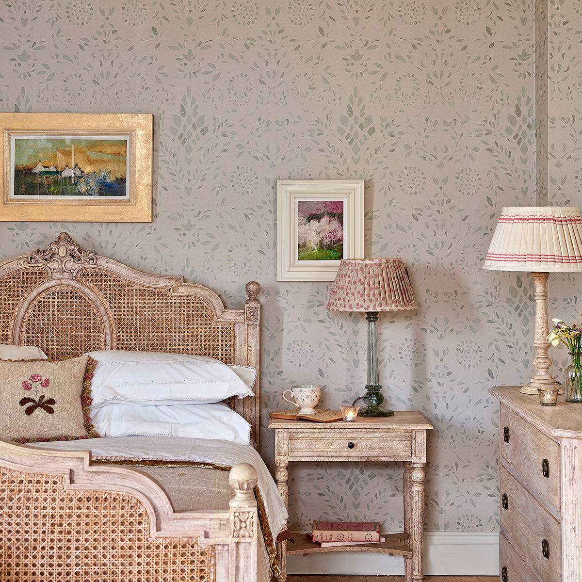 Smokey Green Maja Wallpaper