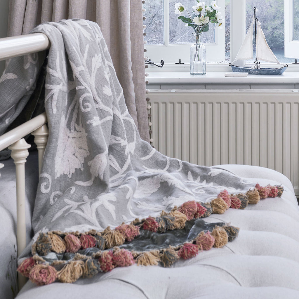 bct-de-celadon-crewelwork-