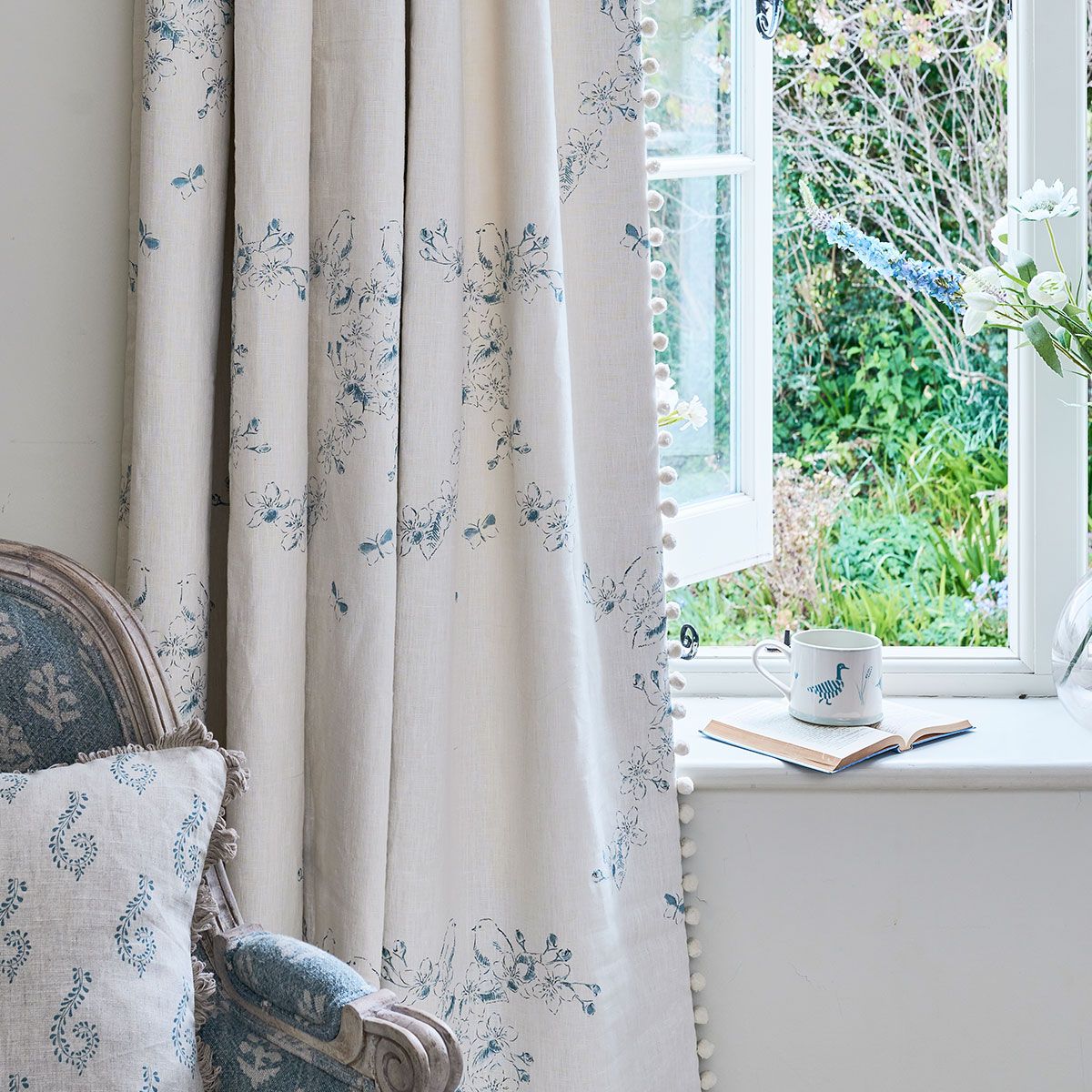 Hand-printed Marine Blue Apple Blossom Toile Linen - 319 Roll Ends