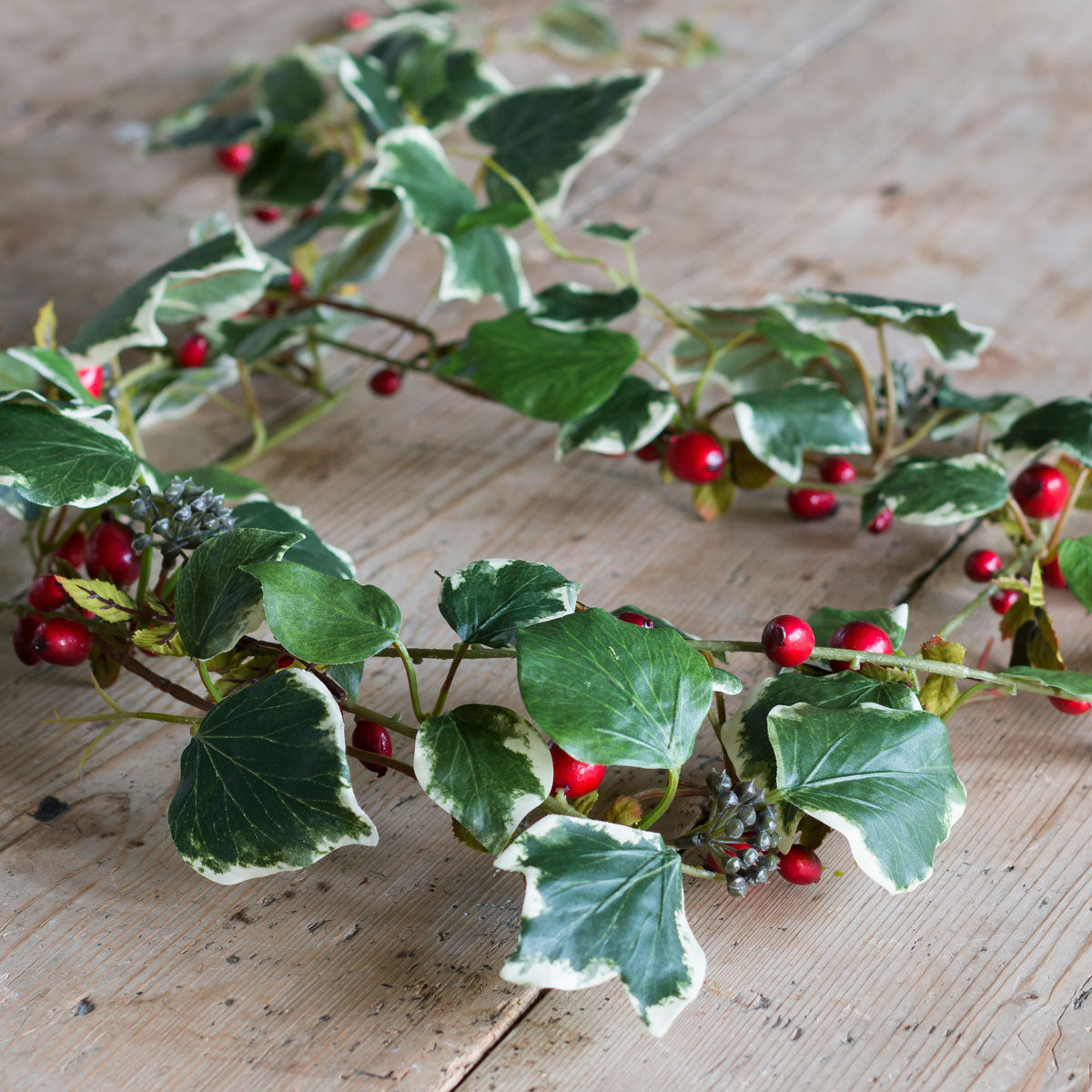 Ivy &amp; Rosehip Garland