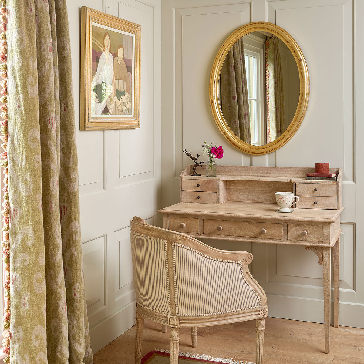 overlay=Medium Oval Gold Mirror