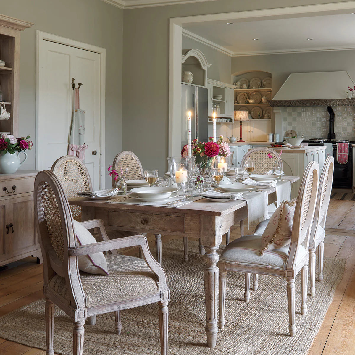 Mitred hemp rug beneath a Gustavian dining table and painted chairs