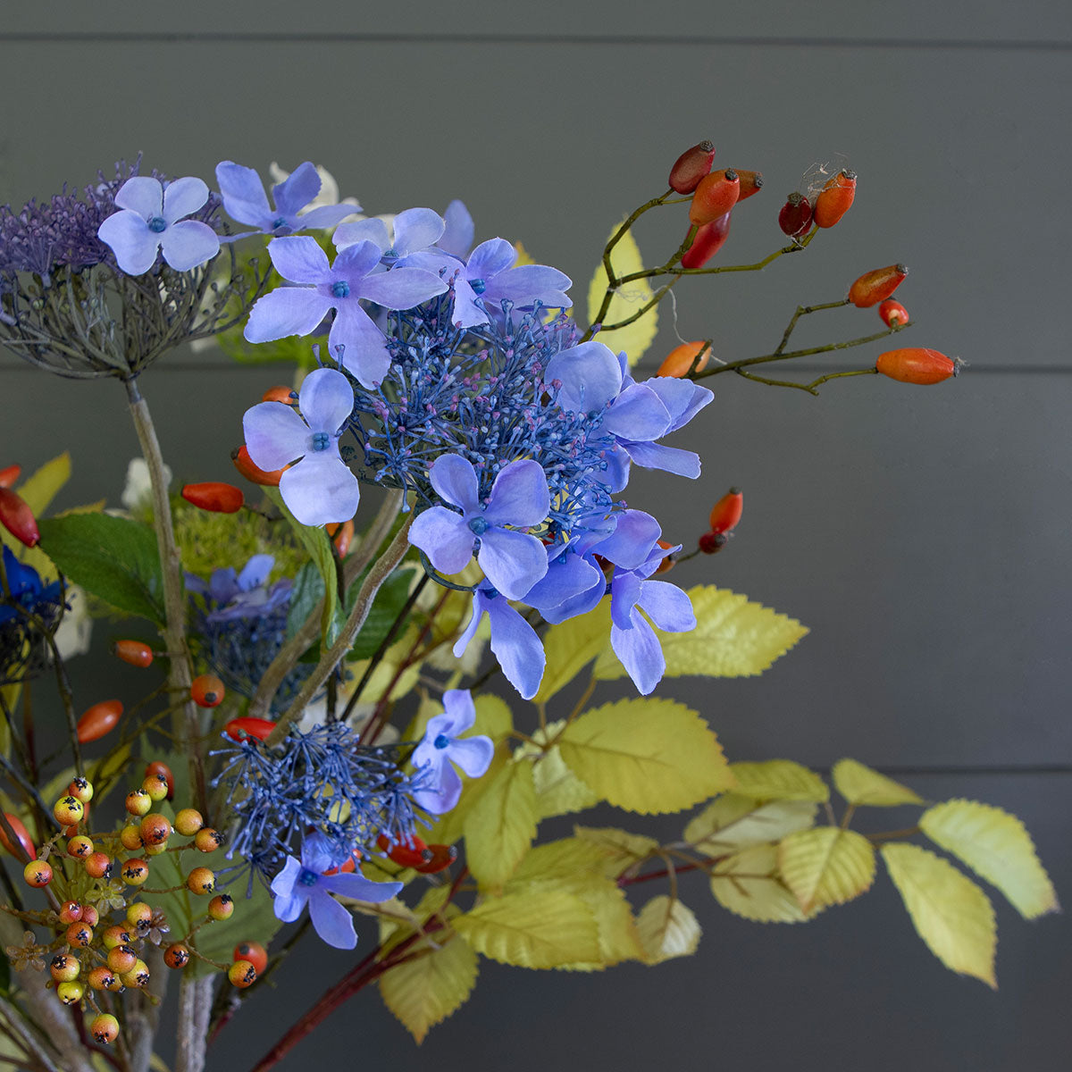 Lacecap Hydrangea Bunch with Leaves &amp; Berries FB14