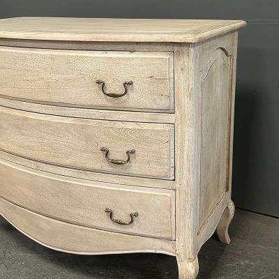 Bow Front Chest of Drawers